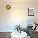 Centre D1 - 2 Bedroom Spacious Modern Duplex House *