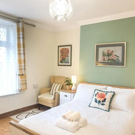 Centre D1 - 2 Bedroom Spacious Modern Duplex House