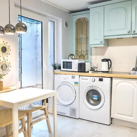 Centre D1 - 2 Bedroom Spacious Modern Duplex House Apartment