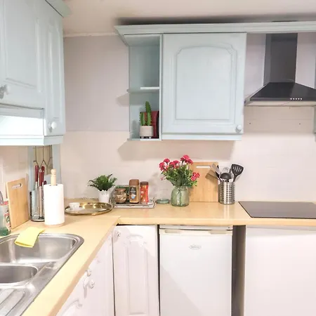 Apartment Centre D1 - 2 Bedroom Spacious Modern Duplex House