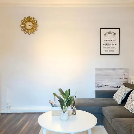Centre D1 - 2 Bedroom Spacious Modern Duplex House *