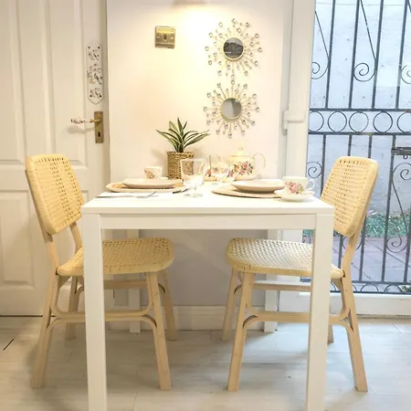 Centre D1 - 2 Bedroom Spacious Modern Duplex House Apartment *