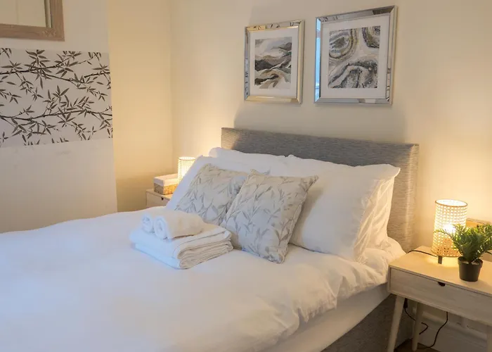 Centre D1 - 2 Bedroom Spacious Modern Duplex House *