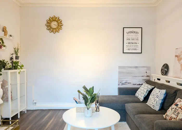 Centre D1 - 2 Bedroom Spacious Modern Duplex House *