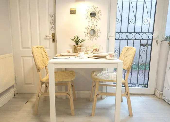 Centre D1 - 2 Bedroom Spacious Modern Duplex House Appartamento *