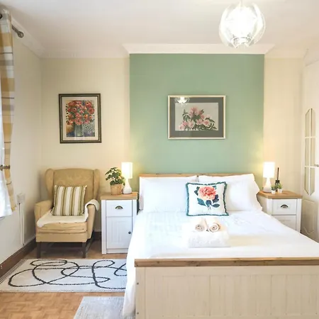 Centre D1 - 2 Bedroom Spacious Modern Duplex House