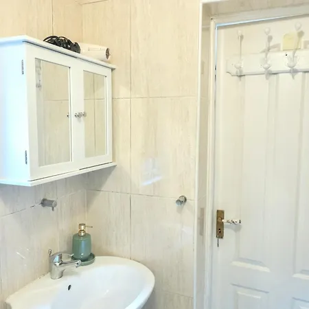 Centre D1 - 2 Bedroom Spacious Modern Duplex House * דבלין